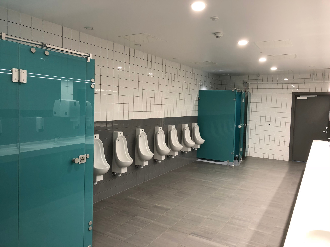 Herrtoaletten i entréhallen