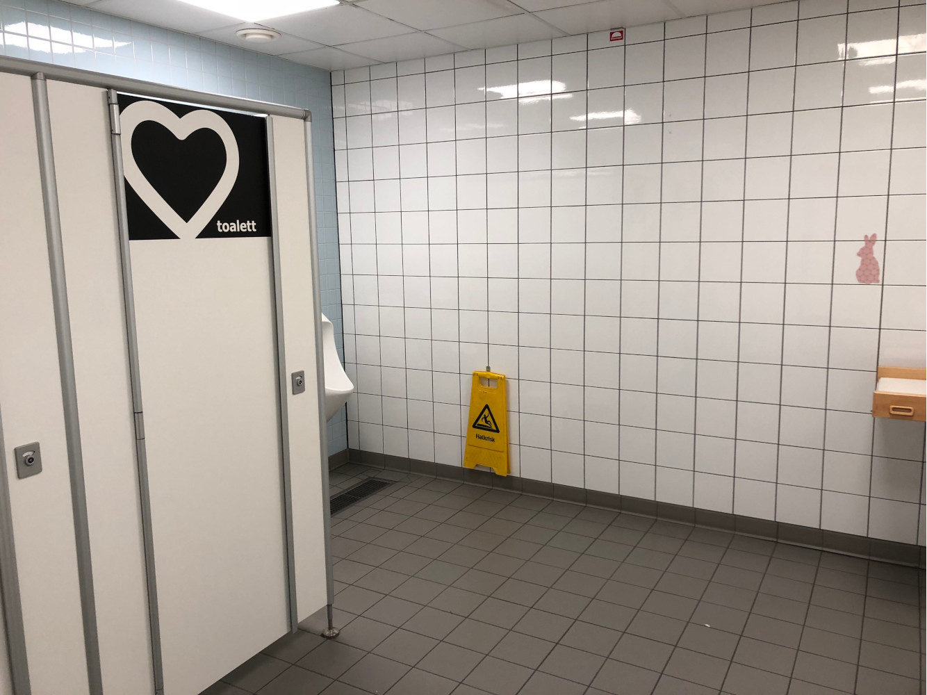 Herrtoaletten vid restaurangen
